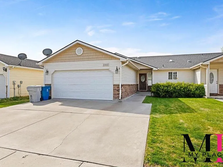 1331 NE Brenda Dr — Photo 2