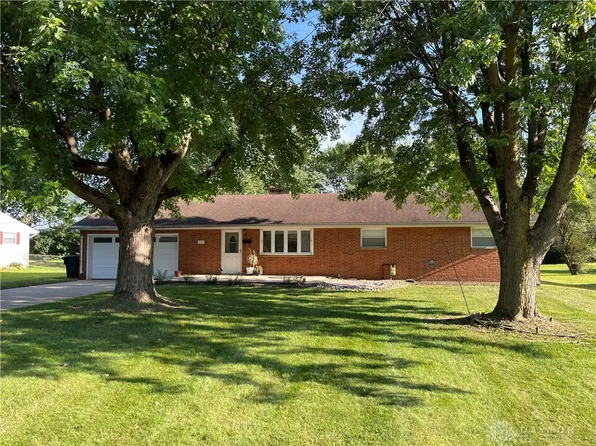 221 Royal Ln, Enon, OH 45323