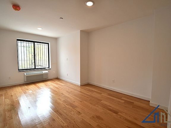 4th image of 3554 Carlisle Pl #1B
