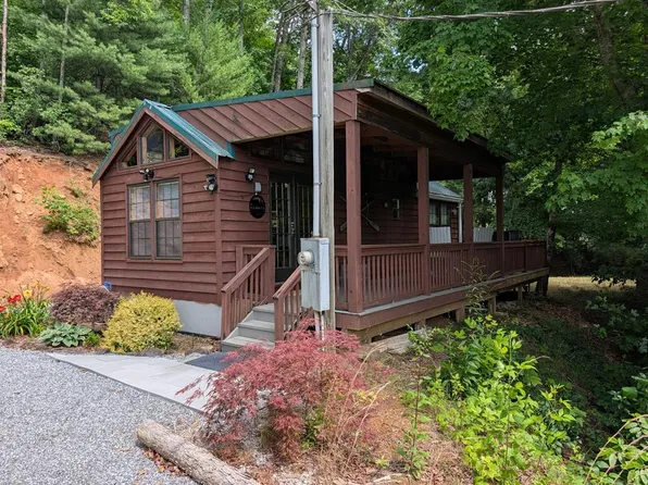 984 W Old Murphy Rd, Franklin, NC 28734
