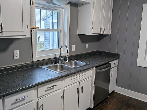 2nd image of 320 Buchanan Ave