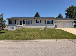 202 Wilson Ct, Anamosa, IA 52205