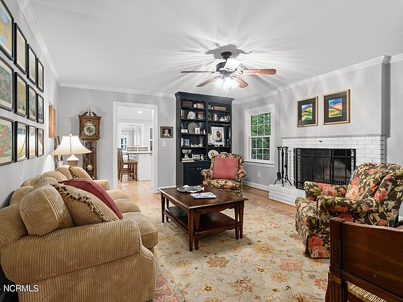 5th image of 1922 Clarksville Drive