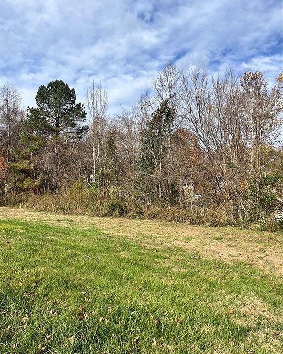 2nd image of 706 Golf House Rd E