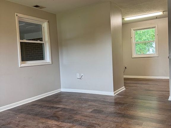 3rd image of 7001 Comet Dr