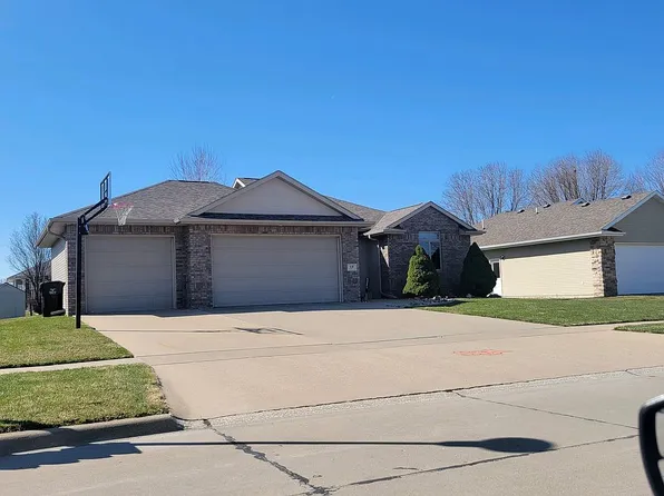 418 Brookshire Ct, Sergeant Bluff, IA 51054