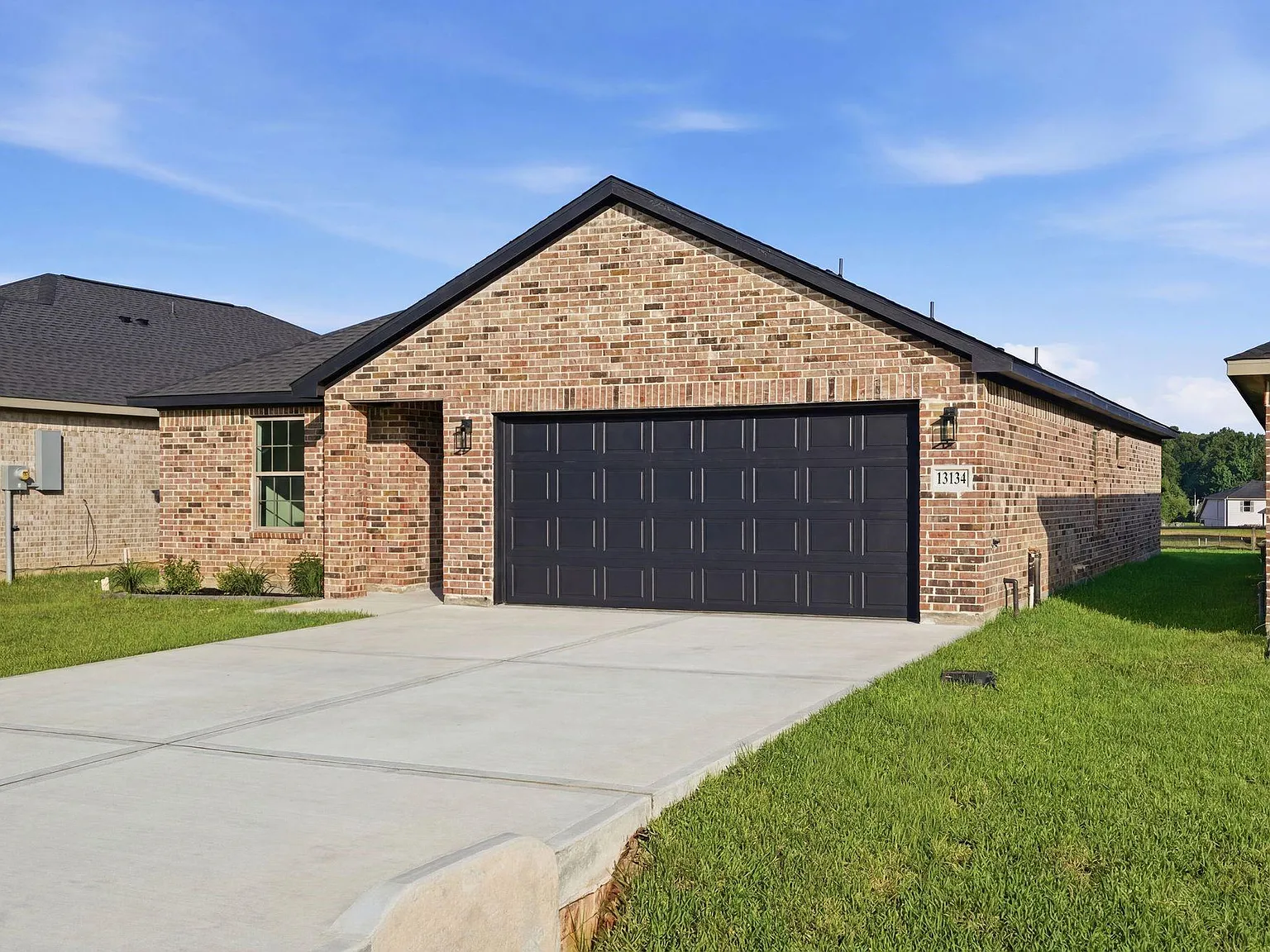 4 bed, 2.0 bath, 1638 sqft, $2,000 — Photo 2