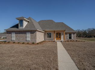 15 Wandering Oaks, Hattiesburg, MS 39401