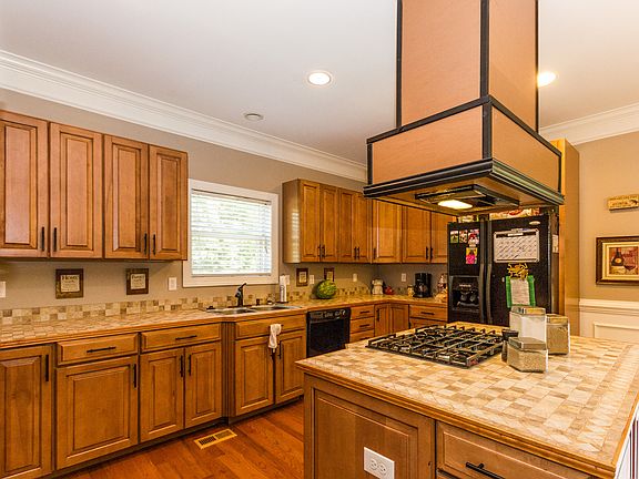 5th image of 102 Water Oak Ct