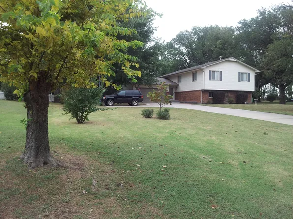 6 W Lake Dr, Mulvane, KS 67110