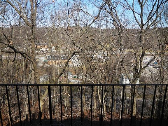 4th image of 505 Camelot Dr