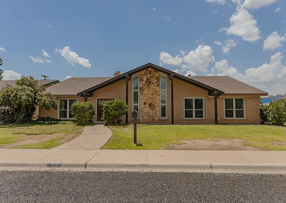 1st image of 15 Twin Oaks Cir