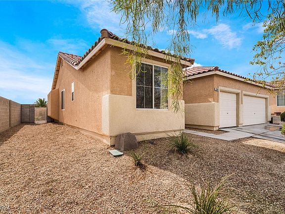 2nd image of 3589 Casa Corona Ave
