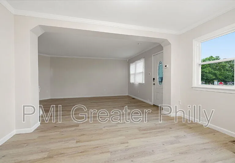 1523 W Cheltenham Ave — Photo 6