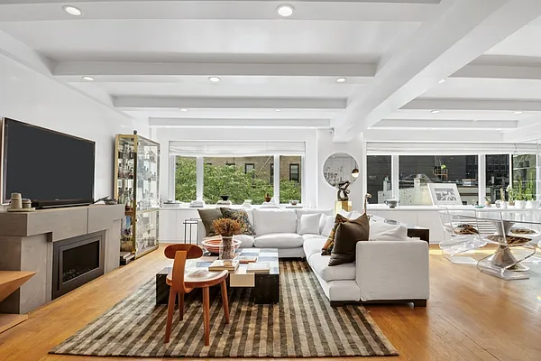 Rented by Bold New York | media 19