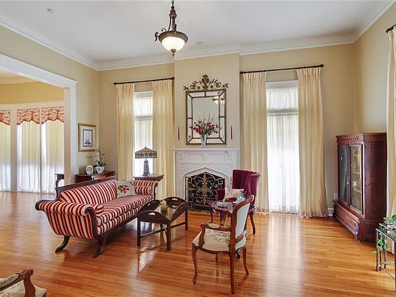 3rd image of 4037 Vincennes Pl