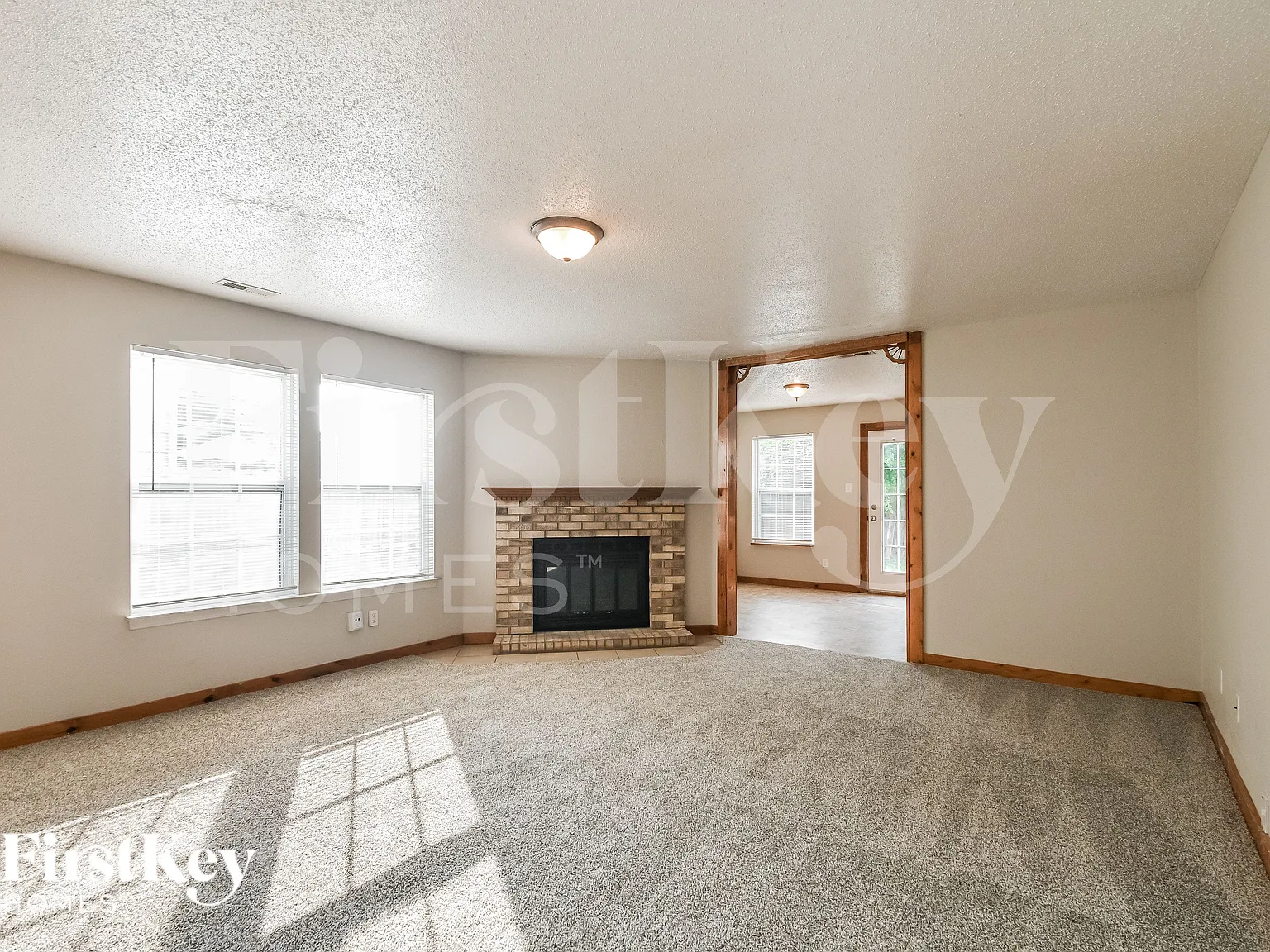 3 bed, 2.0 bath, 1414 sqft, $2,145 — Photo 3