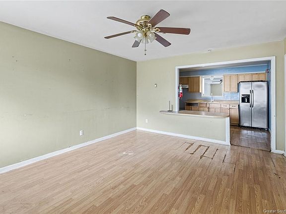 2nd image of 1402 W Kent Dr