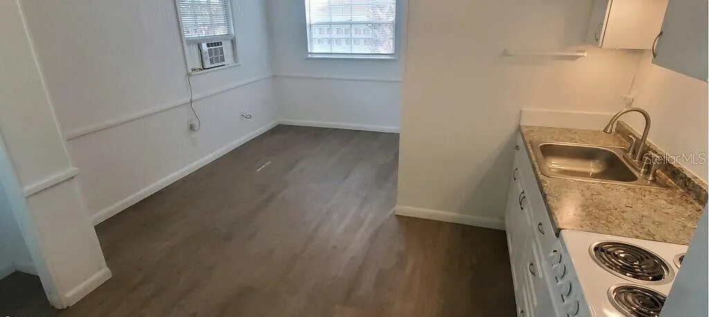 Studio, 1.0 bath, 285 sqft, $1,075 — Photo 3