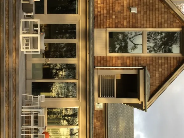 https://photos.zillowstatic.com/fp/0ec1122294c1cfcfb8866c826ae95012-p_e.webp