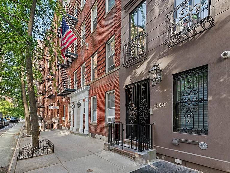 320 E 55th St #TOWNHOUSE — Photo 21
