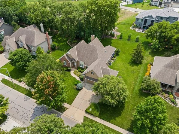 4521 Ironhorse Dr, Leawood, KS 66224