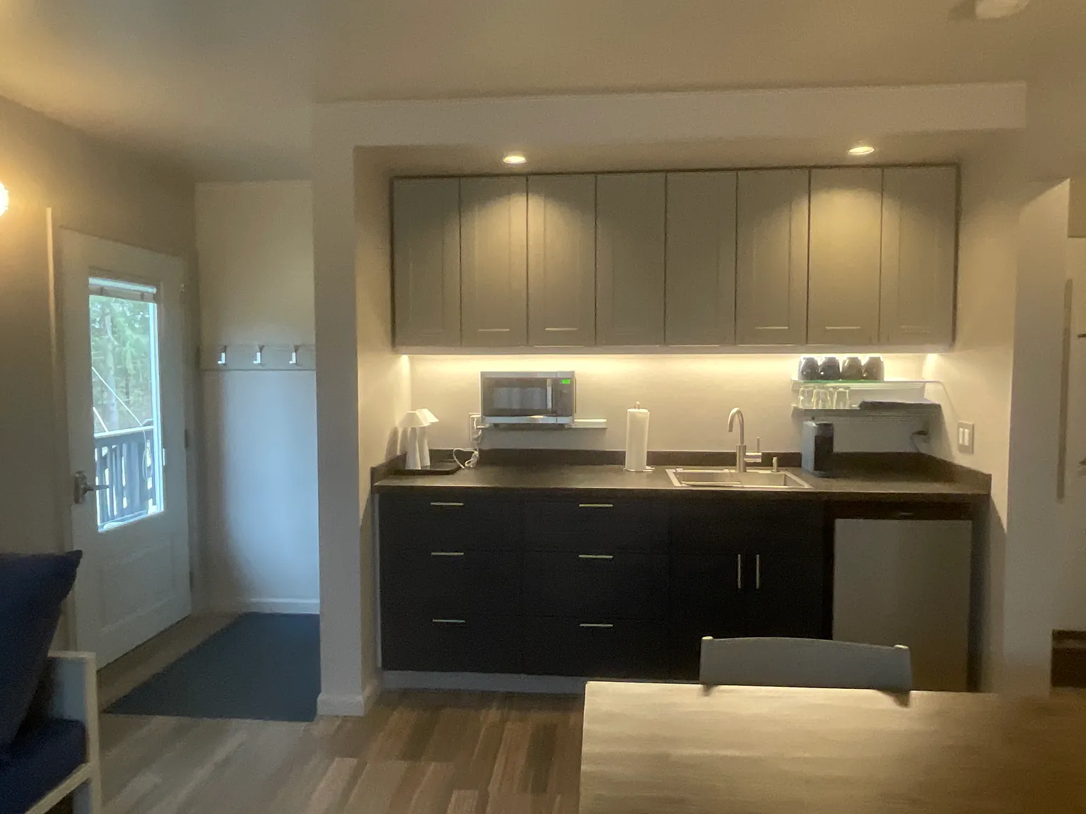 1 bed, 400 sqft, $1,280 — Photo 2