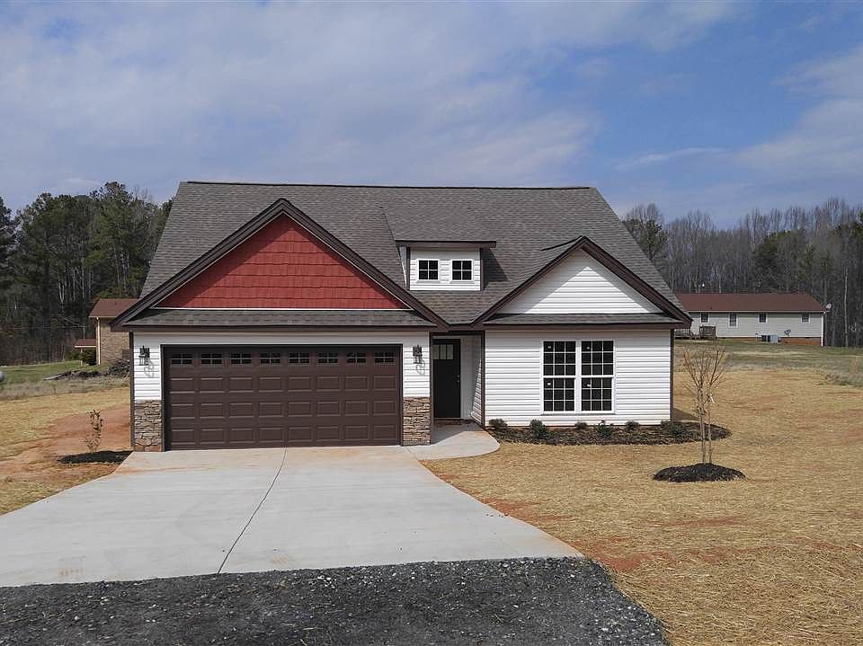 1st image of 131 Lynn Dr