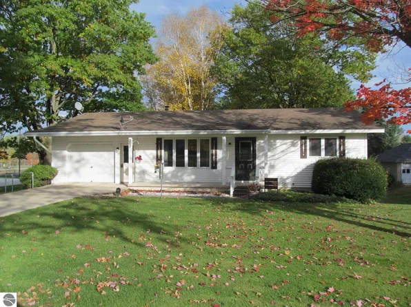 207 S Pine St, Mc Bain, MI 49657