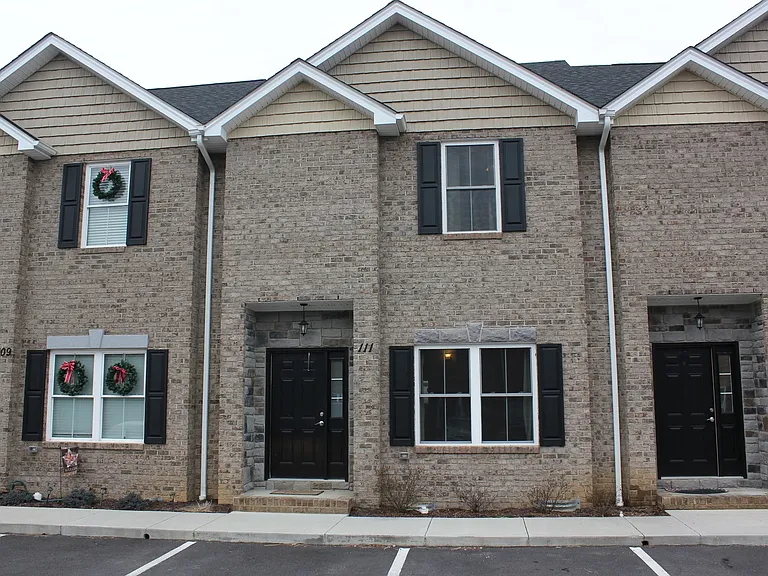 111 Cedar Point Ln — Photo 1