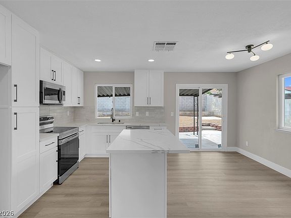2nd image of 414 Dogwood St