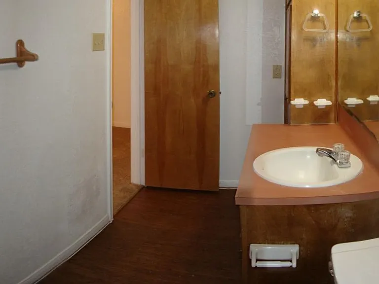 2311 Whitney Dr — Photo 9