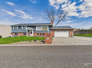 3585 Country Club Dr, Lewiston, ID 83501
