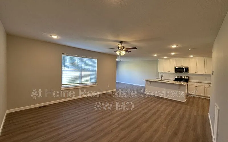 3 bed, 2.0 bath, 1873 sqft, $1,855 — Photo 3