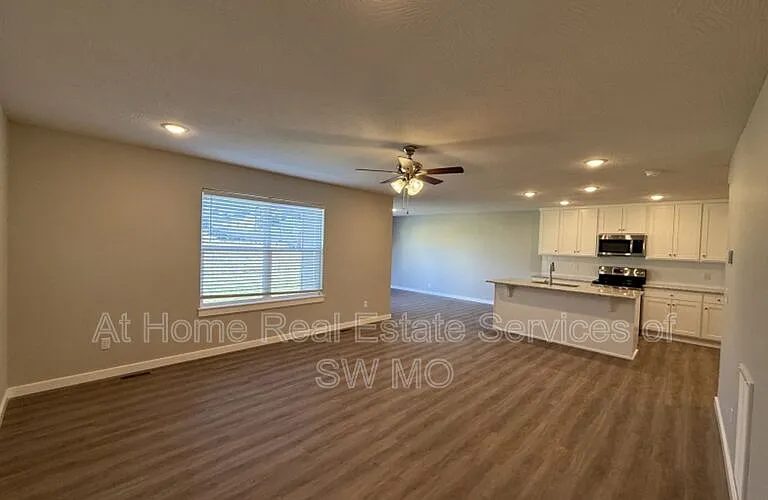 1002 S Rimes Ave — Photo 3