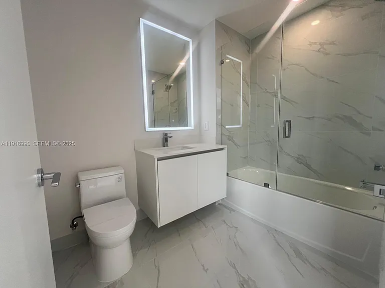 700 NE 24th St #3501 — Photo 8