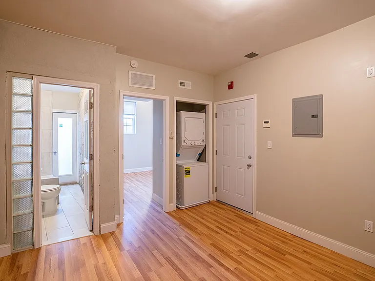 1126 E Passyunk Ave — Photo 4