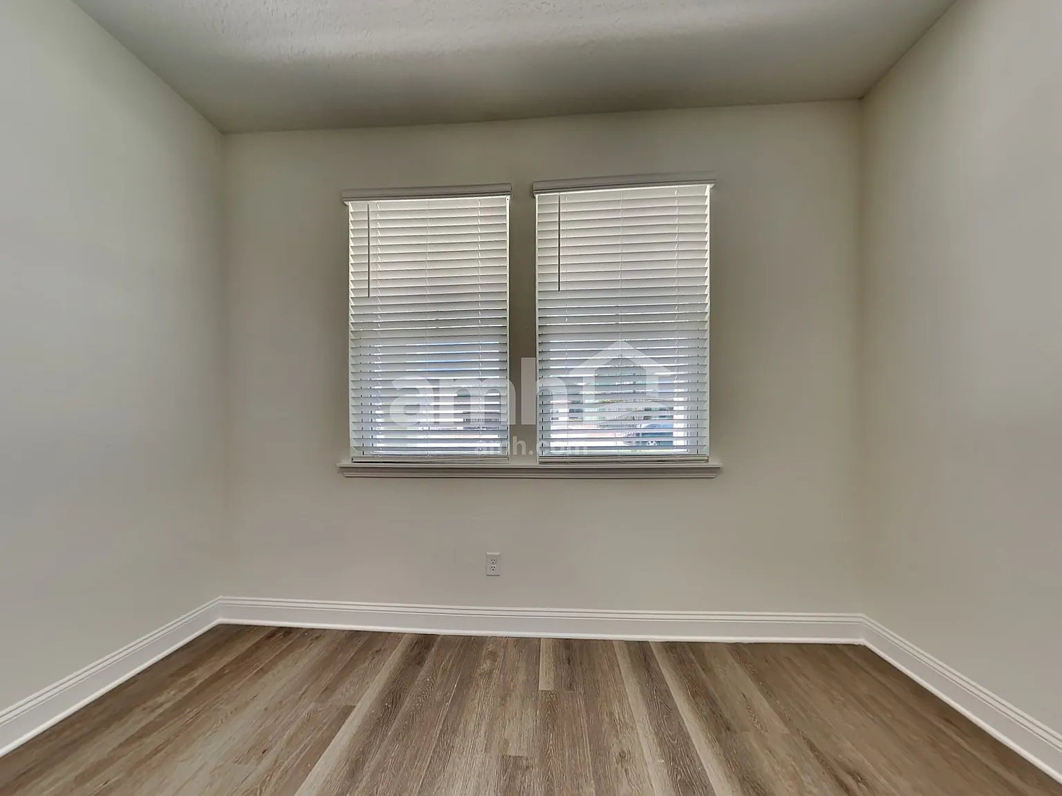 4 bed, 2.5 bath, 2053 sqft, $2,305 — Photo 1