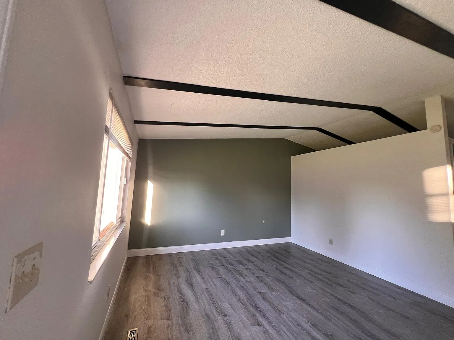 4 bed, 1482 sqft, $2,300 — Photo 2