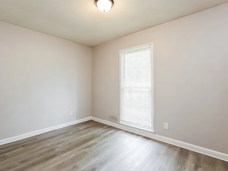 1338 W Stoneybrook Dr — Photo 12