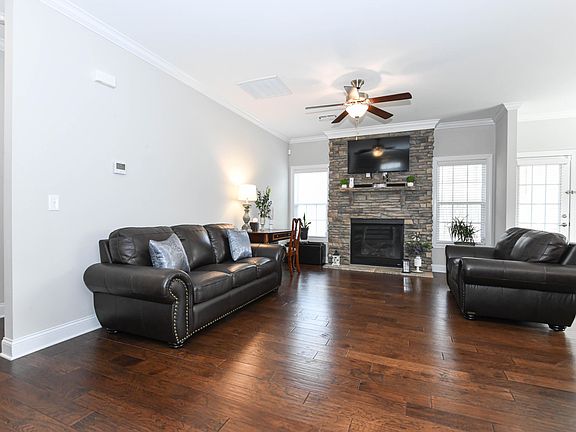 3rd image of 2826 Fallin Ct