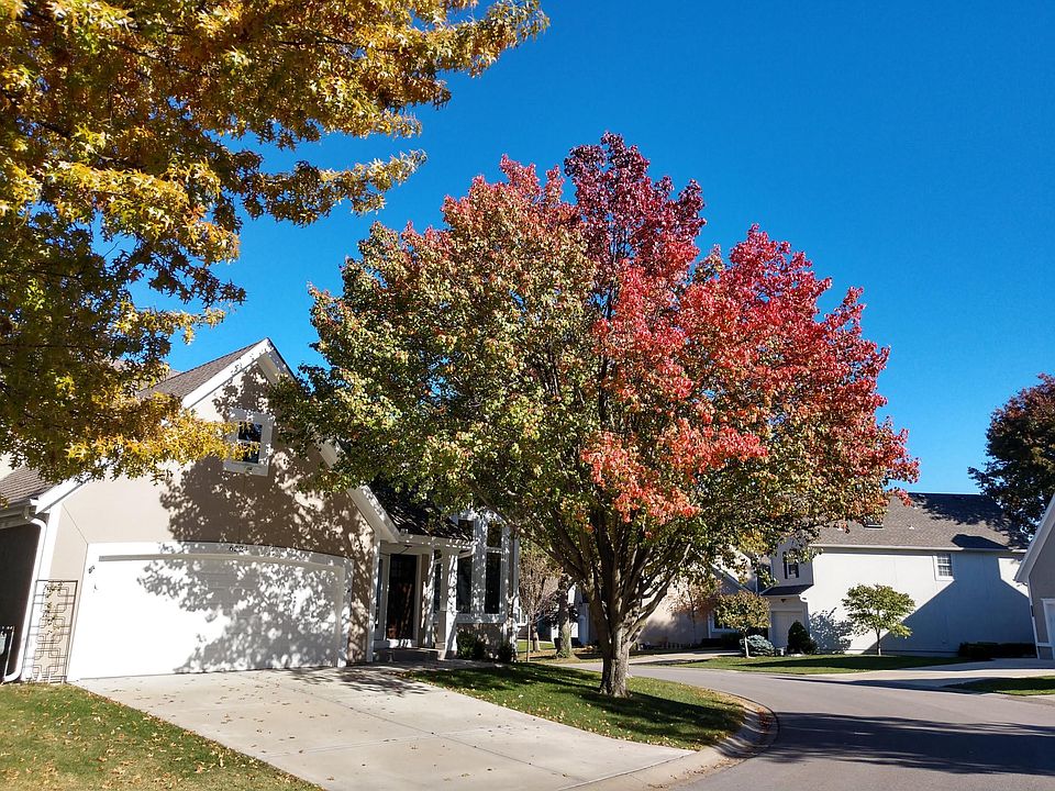 6224 W. 126th St., Craftsman style home in quiet cul-de-sac