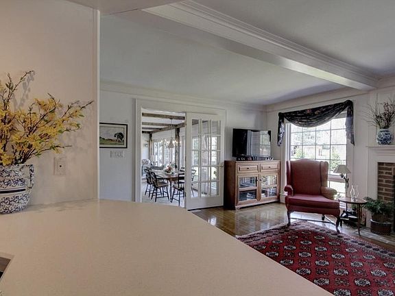 4th image of 116 College Ln