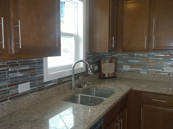 5th image of 1520 Cypress Ave