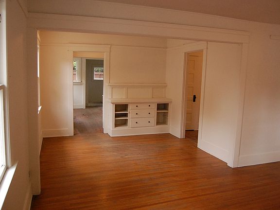 5th image of 225 W Palmyra Ave