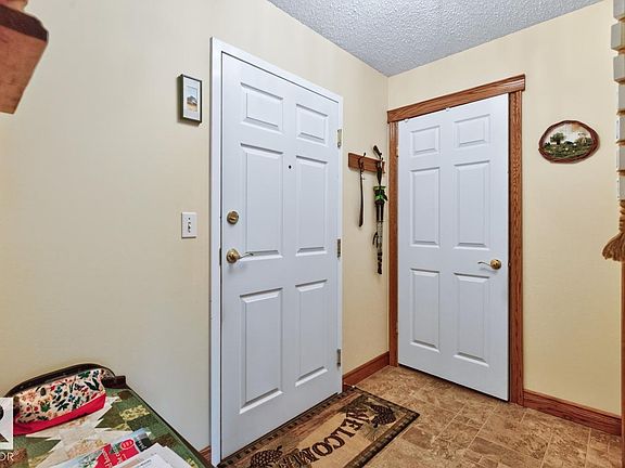 4th image of 5116 49th Ave #101
