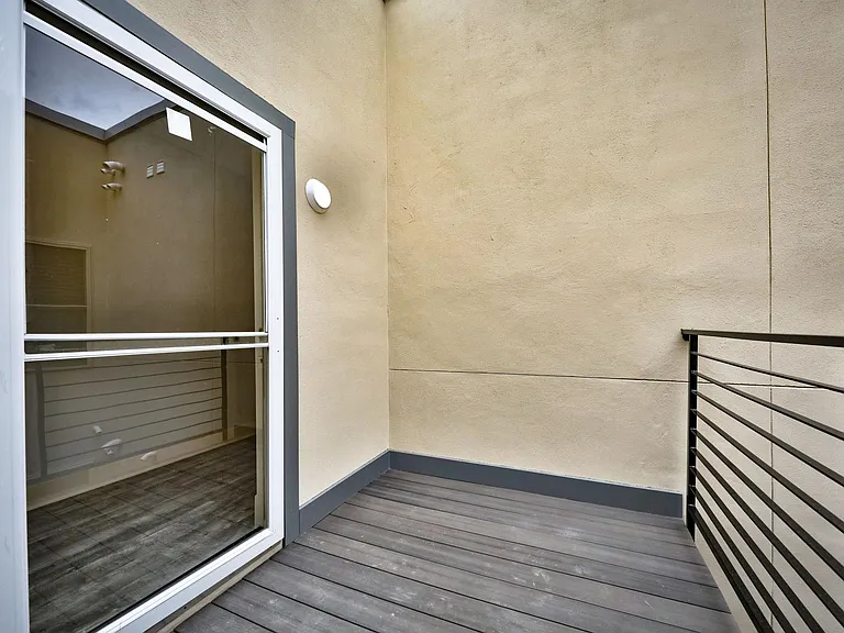 1322 N Franklin St #1 — Photo 8