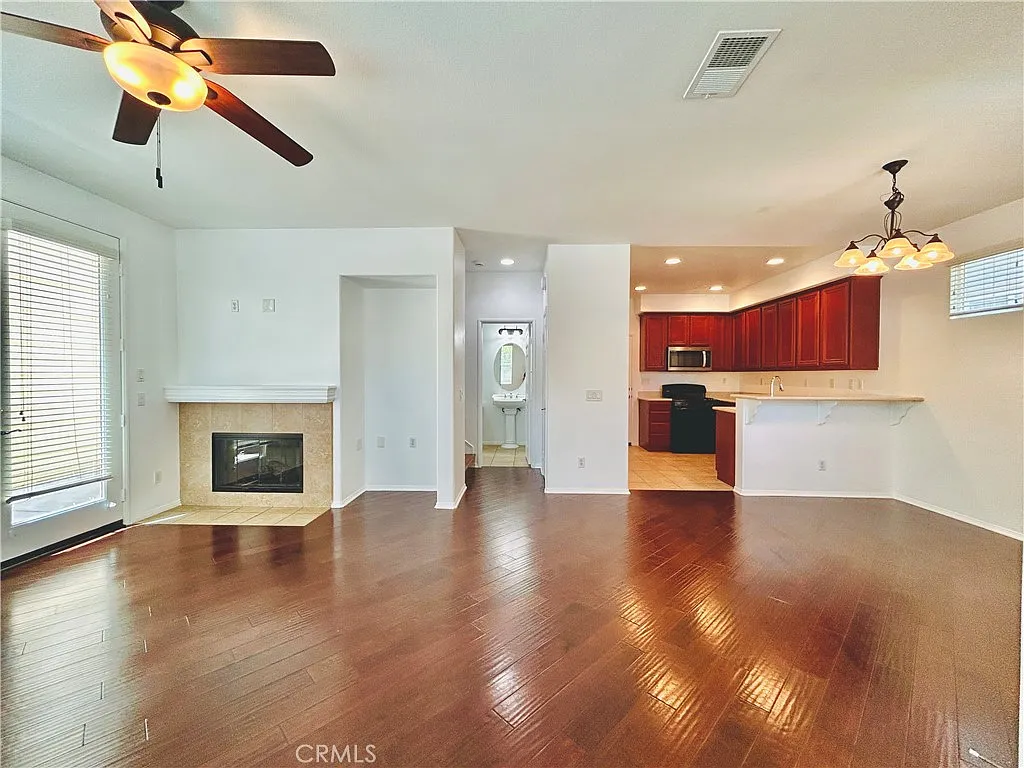 4 bed, 2.5 bath, 1714 sqft, $3,500 — Photo 3