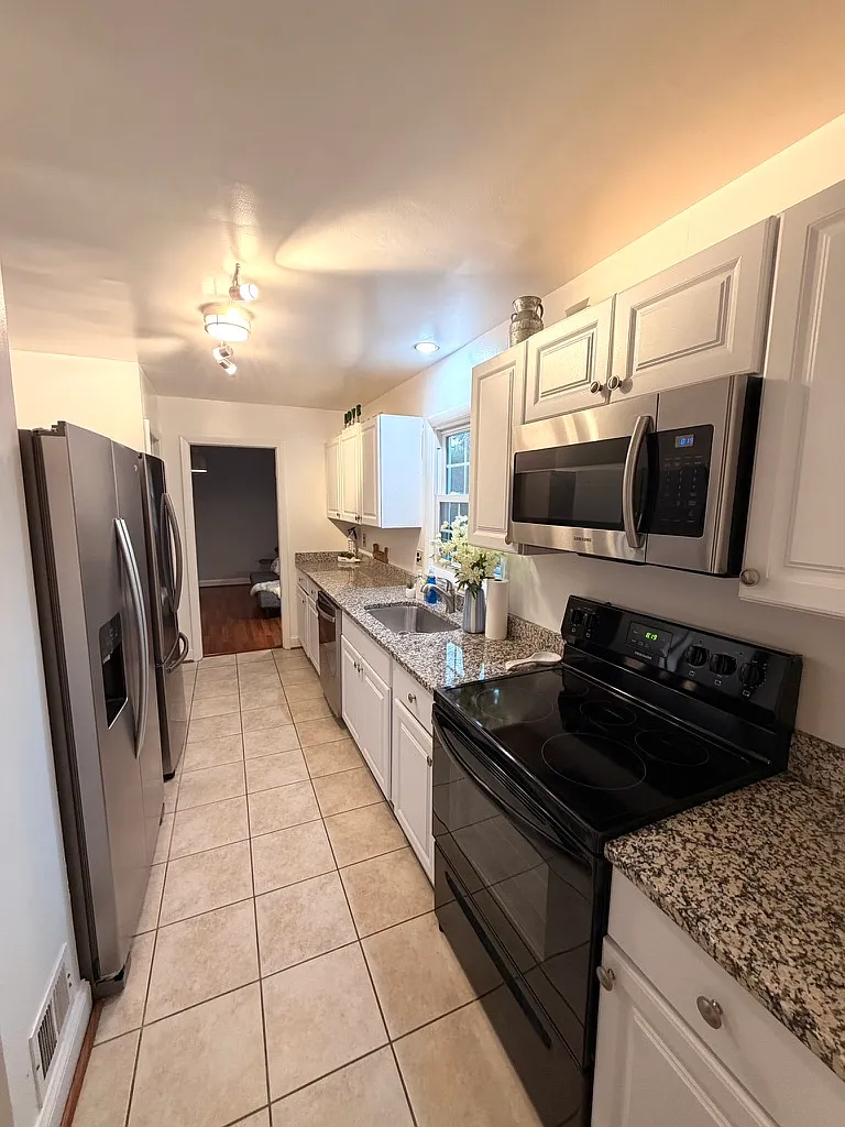 7 bed, 2800 sqft, $1,650 — Photo 4