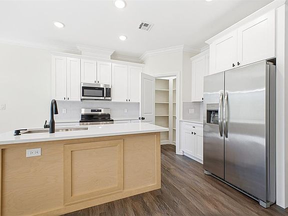 4th image of 12444 Oak Aly